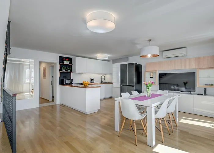 Heritage Carollini Two Floor Apartment *