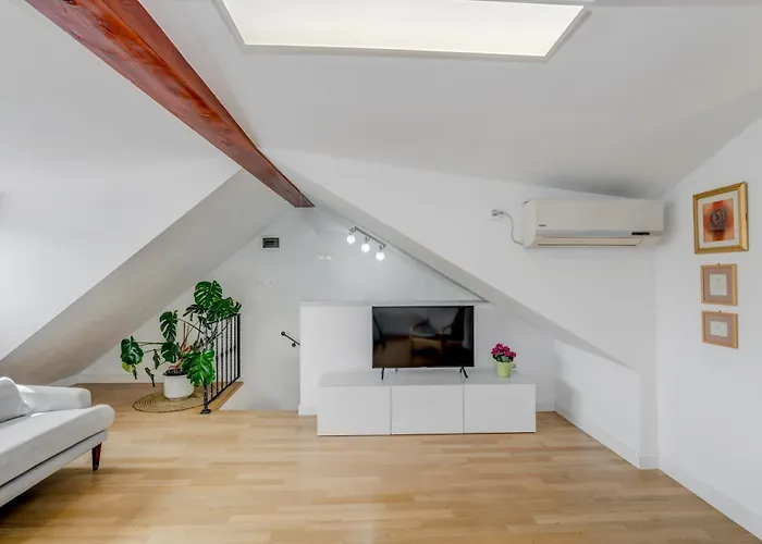 Apartment Heritage Carollini Two Floor Split